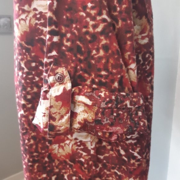 Penningtons red fire flower boho print soft button up top with pockets 1X - Picture 5 of 13